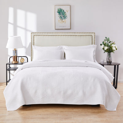 Shoreline White Quilt Set