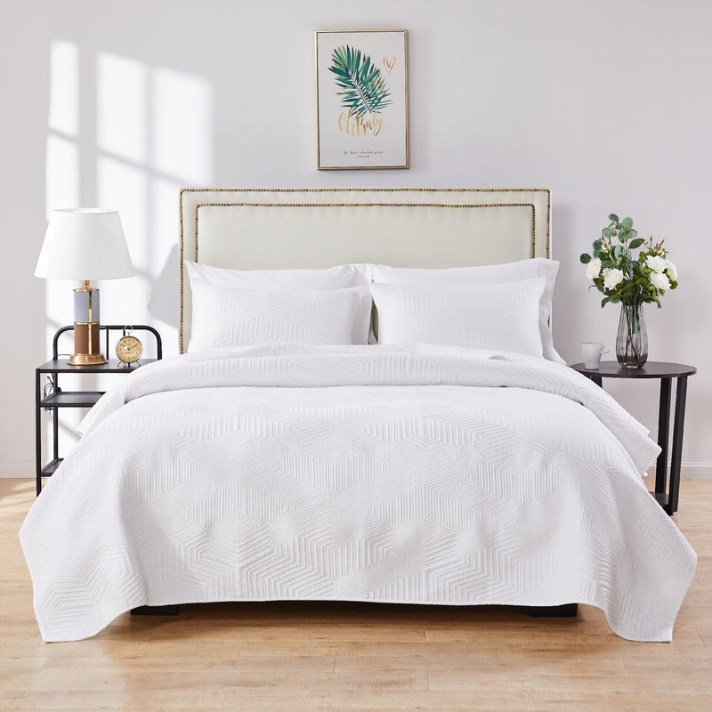 Shoreline White Quilt Set