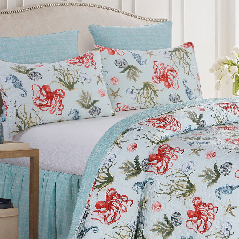 Sea Floor Friends White Quilt Set