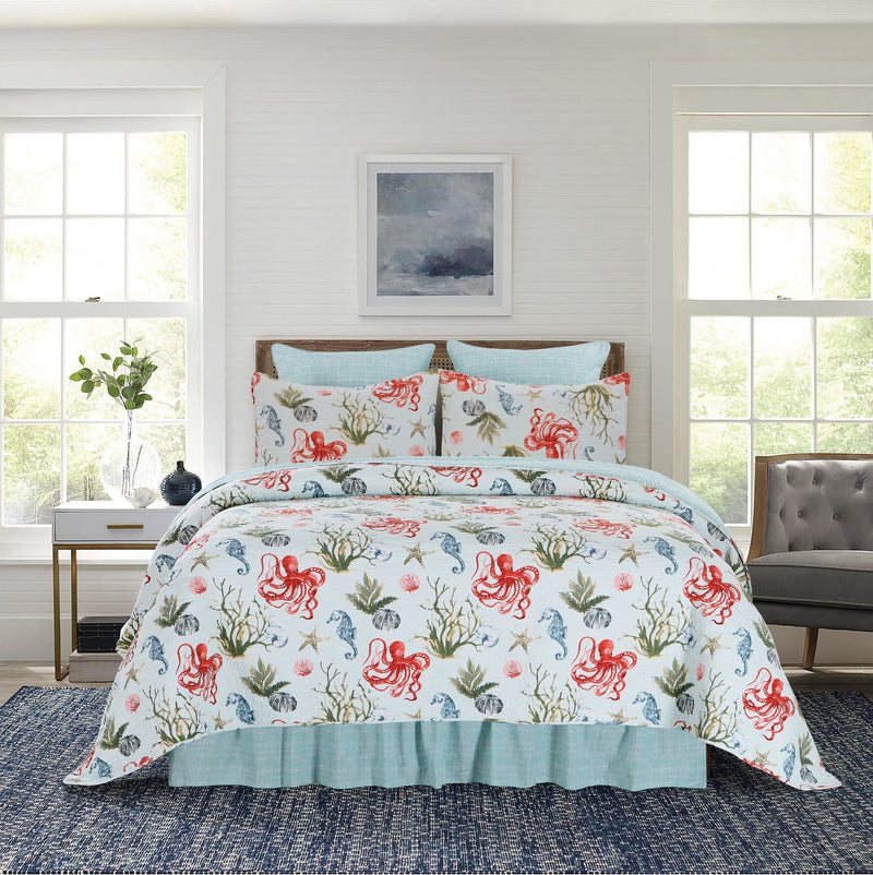 Sea Floor Friends White Quilt Set